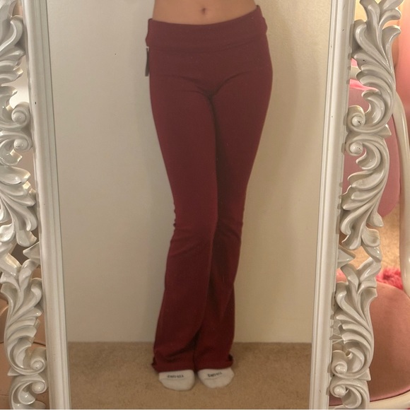 Milk tee dark red burgundy flared pants - Picture 2 of 6